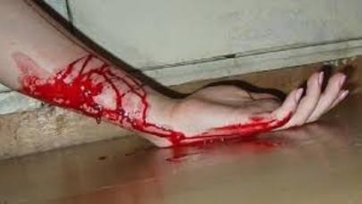 Qadın özünü bıçaqladı, boğazını kəsdi - Azərbaycanda